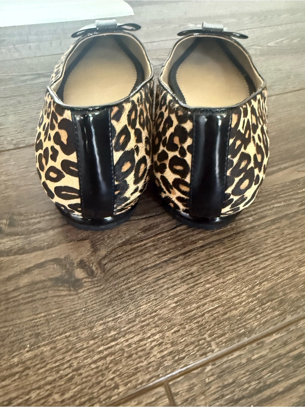 me Too NWOT Leopard Print Pointed Toe Flats with Black Patent Bow 8 - Picture 4 of 10